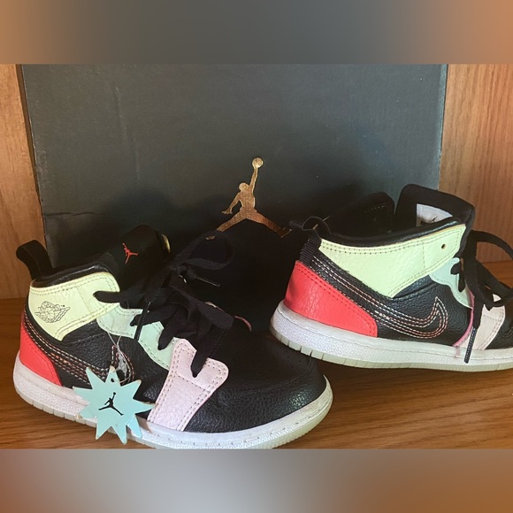 Jordan 1 Mid Glow-in-the-dark 9C - Picture 1 of 3